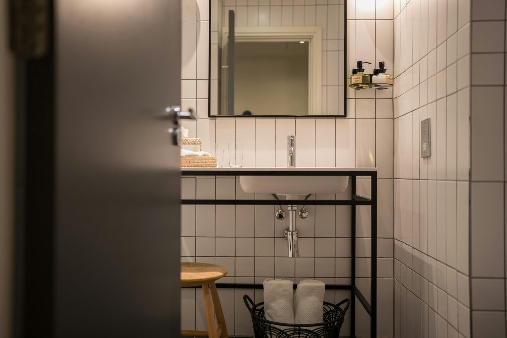 Keittiön säilytysratkaisut: aamiaiskaappi, apteekkikaappi ja pantry-kaapisto