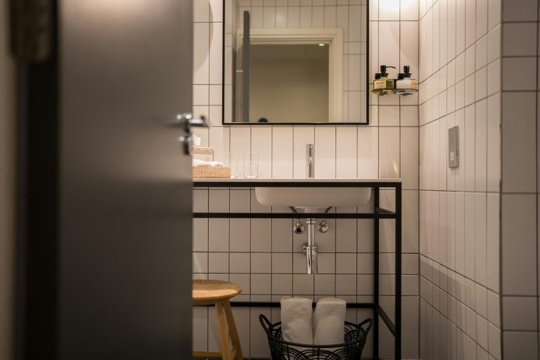 Miten keittiön värimaailma ja ovimallit valitaan yhtenäiseksi kokonaisuudeksi?